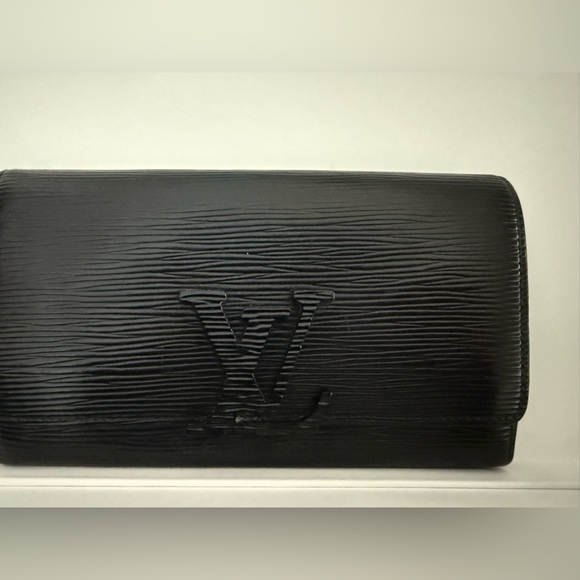 Used in excellent condition Louis Vuitton Black Epi Leather wallet can be woc - Picture 1 of 16